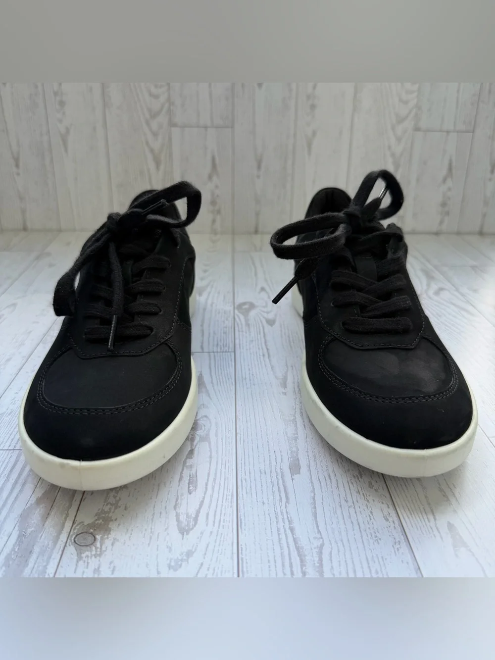 ECCO Soft Leather Low Top Sneakers Black Shoes | Women's 36 / 5-5.5